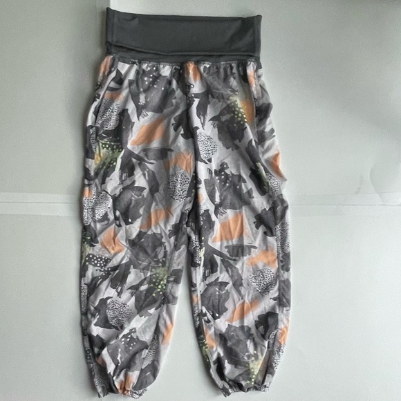 Lululemon Om Pant Mini Art Pop White Multi / Slate 4 - Picture 3 of 8